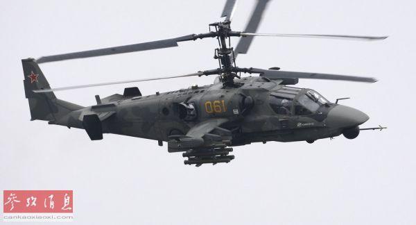 资料图片:俄陆军航空部队配备的卡-52“短吻鳄”武装直升机。(俄罗斯卫星通讯社网站)