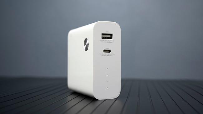 接口分为USB接口和Type C接口,在充电宝模式下,两口均可输出18w快充。