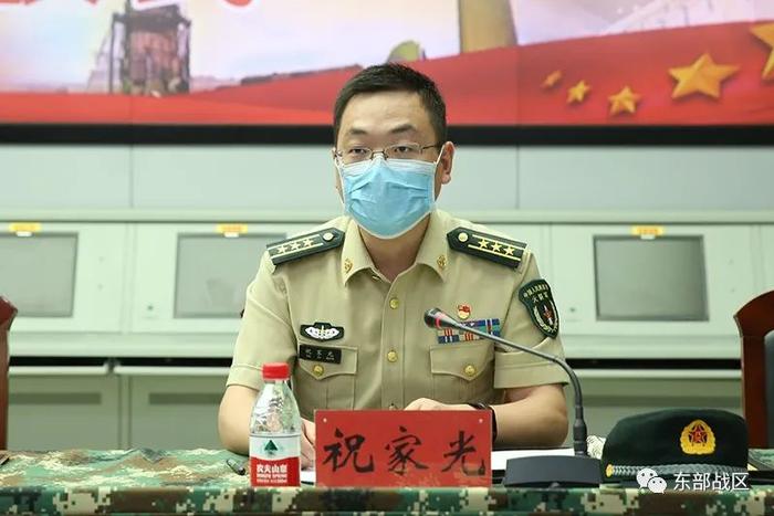 ▲火箭军某部政治工作部祝家光主任主持仪式。