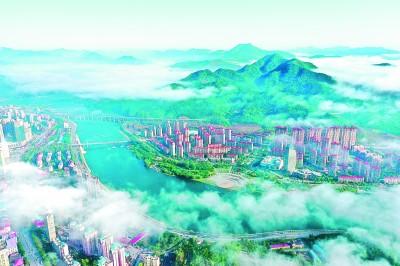 太子河畔的本溪市一角 郭韬摄/光明图片