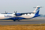 新西兰航空双螺旋桨客机atr72-500着陆在奥克兰机场
