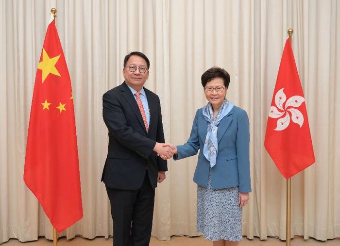 陈国基(左) 图源:香港特区政府新闻网