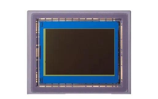 ▲约 2010 万有效像素 CMOS 图像感应器