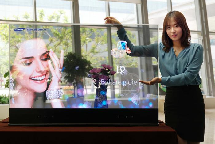 ▲ 三星在 2016 年展示的全透明 OLED 屏