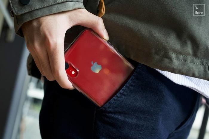 ▲ 售价 328 的 iPhone XR 清水壳还引起过不小的讨论