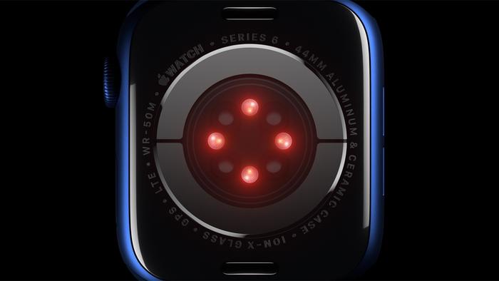 ▲ 血氧传感器集成在 Apple Watch Series 6 的水晶玻璃表背之中,由 LED 和光电二极管组成。