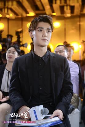 (“2020狐友国民校草大赛”十强选手袁梓铭连线巴黎飞手聊时尚)