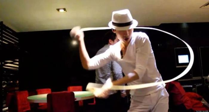HaidilaoNoodle Dance,扯面小哥就是这么帅