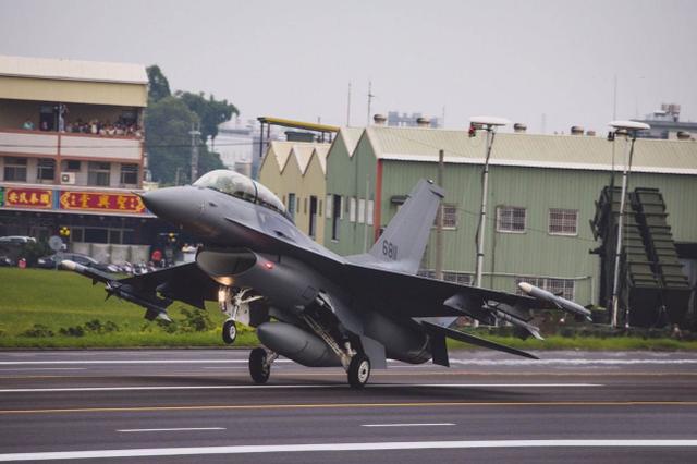 【资料图:台军F-16战机】