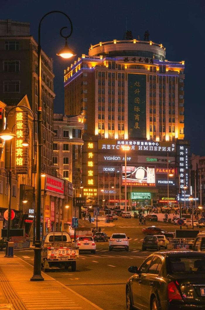 夜晚的街景