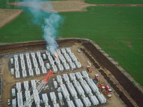 大火连烧三天三夜！为何特斯拉电池厂突发爆燃，锂电池还安全吗？