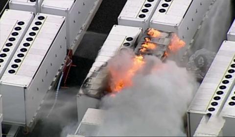 大火连烧三天三夜！为何特斯拉电池厂突发爆燃，锂电池还安全吗？