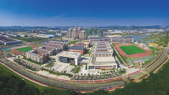 游府西街小学溧水分校与金陵中学溧水分校毗邻而居。溧水区供图
