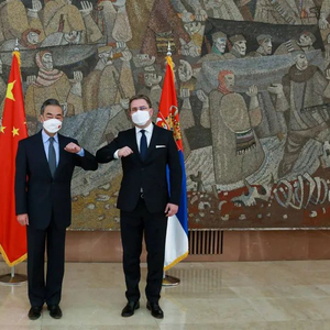 王毅同塞尔维亚外长塞拉科维奇举行会谈