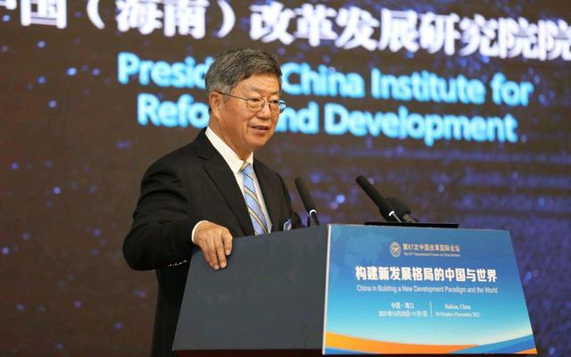 中国(海南)改革发展研究院院长迟福林在论坛上演讲。受访者供图