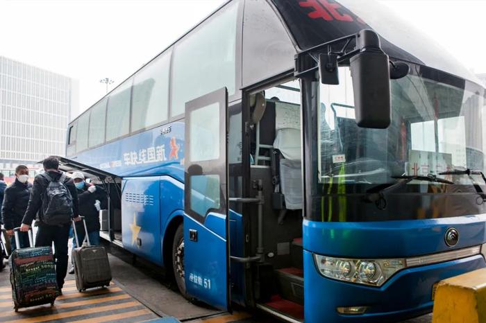 离京返乡人员。图/中国新闻图片网
