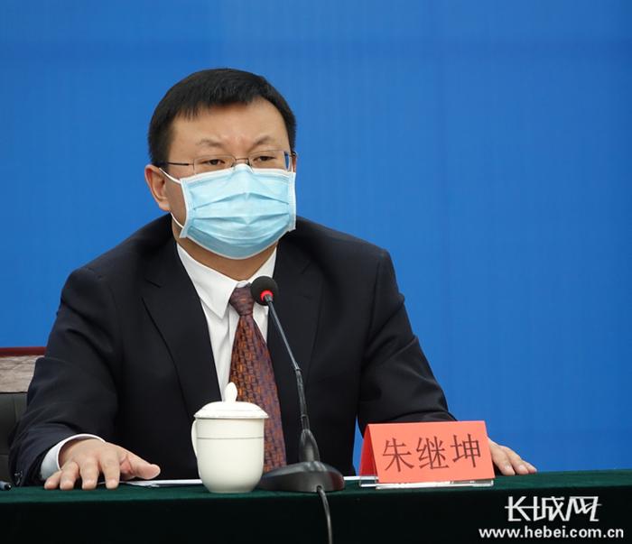 南宫市政府市长朱继坤现场介绍南宫市防疫情况及举措。长城网记者 刘俐验 摄