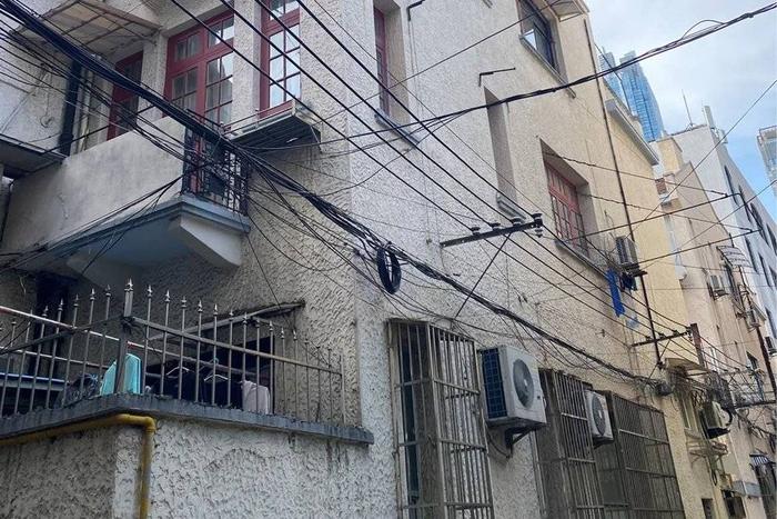 张琳曾看过的一套老破小,她看的是一层©张琳