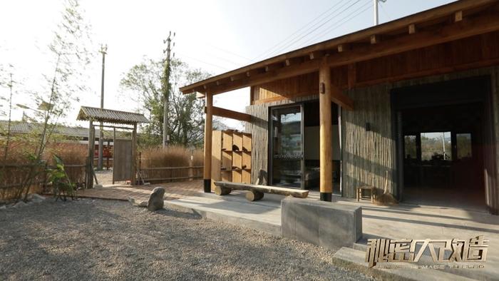 平地搭木屋，设计师巧用榫卯结构，为 “中国好人”胡晓萍建新家