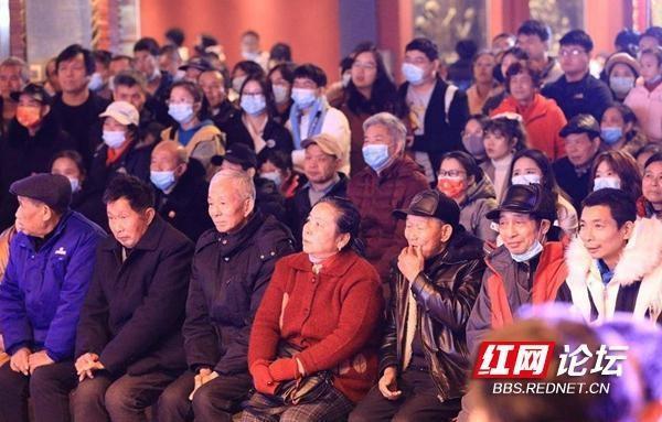 长沙人的传统项目，节日里来火宫殿逛庙会