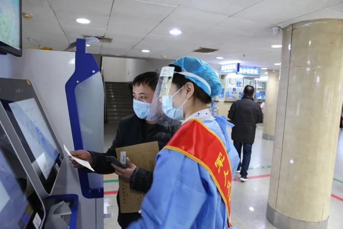 ▲帮助军人家属挂号就诊