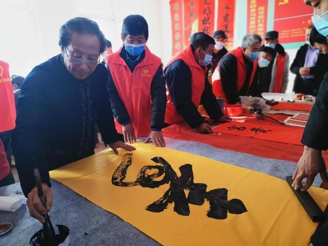 青岛牡丹书画艺术研究院在平度市蓼兰镇举行书画惠民下乡志愿服务活动