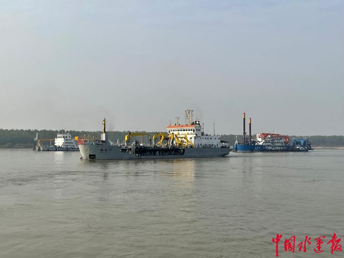 汉口水位逼近历史最低 长江武汉航道局全力战枯保畅