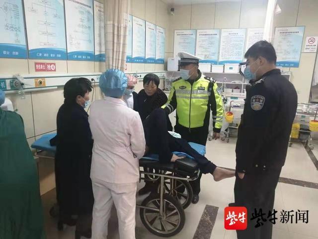 理疗店一顾客突发癫痫 阜宁交警紧急送医