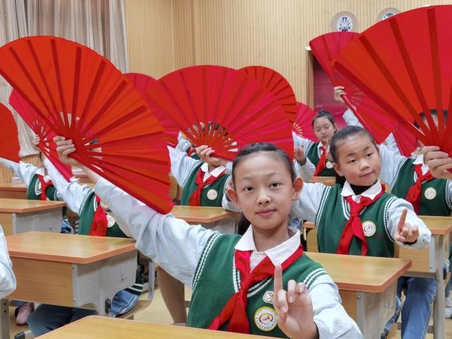 沧州第二实验小学：京剧护眼操风靡校园