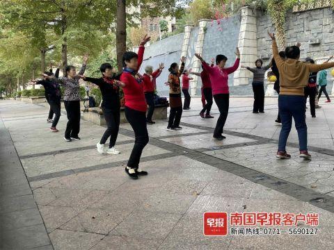 被广场舞声音吵到崩溃！广西男子用“神器”让音响失声