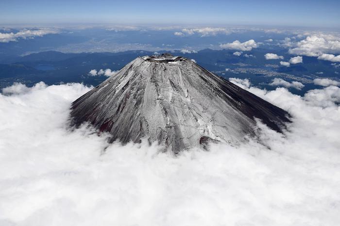 日本富士山喷火口增加近6倍 专家称随时都有喷发可能