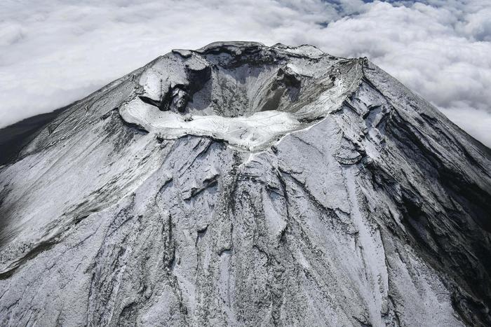 日本富士山喷火口增加近6倍 专家称随时都有喷发可能