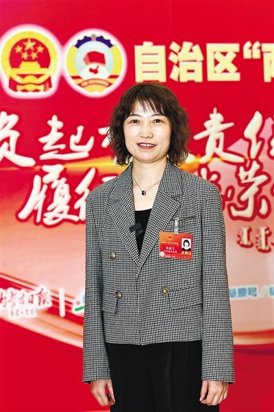 郭蕴飞代表：推进公立医疗机构 人才队伍建设