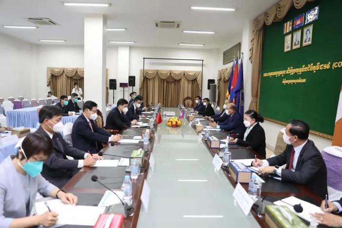 《中国国家中医药管理局与柬埔寨卫生部关于派遣中医抗疫医疗队赴柬工作的协议》签署