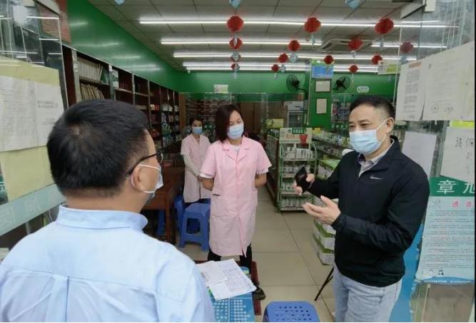 海口市场监管局领导带队开展节前食药安全检查