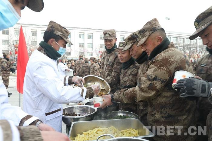 西藏拉萨警备区某团组织春节游园活动欢乐多