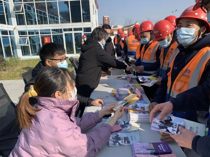 【新春走基层】跟着“老法师”帮农民工兄弟讨薪