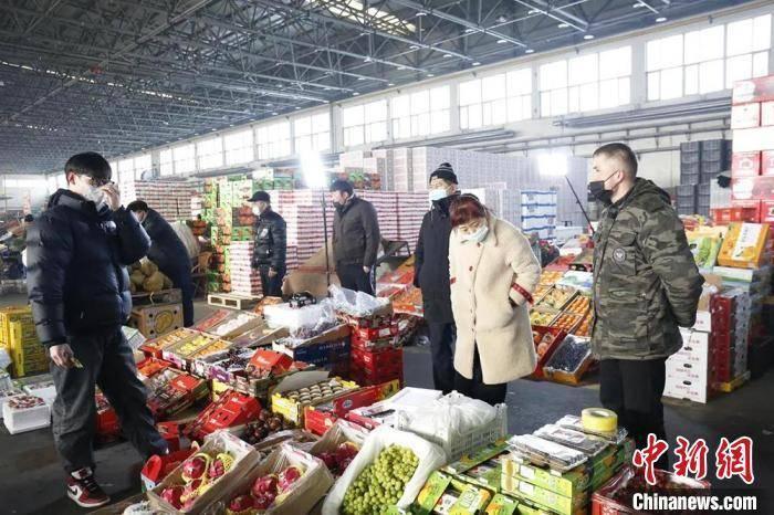 春节新疆大型农产品一级批发市场货丰价稳、年味浓