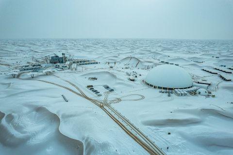 高清大图：雪后的白色沙漠有多美？