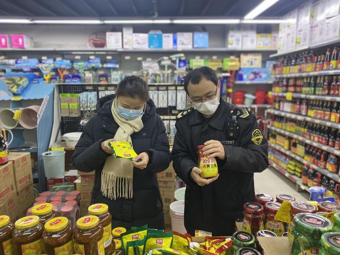 安徽省巢湖市夏阁市场监管所加强春节期间价格监管工作，守护群众“菜篮子”