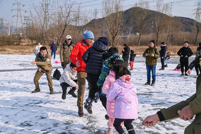 校友活动丨赏雪玩冰迎冬奥：清华经管EMBA户外运动协会冰雪亲子游