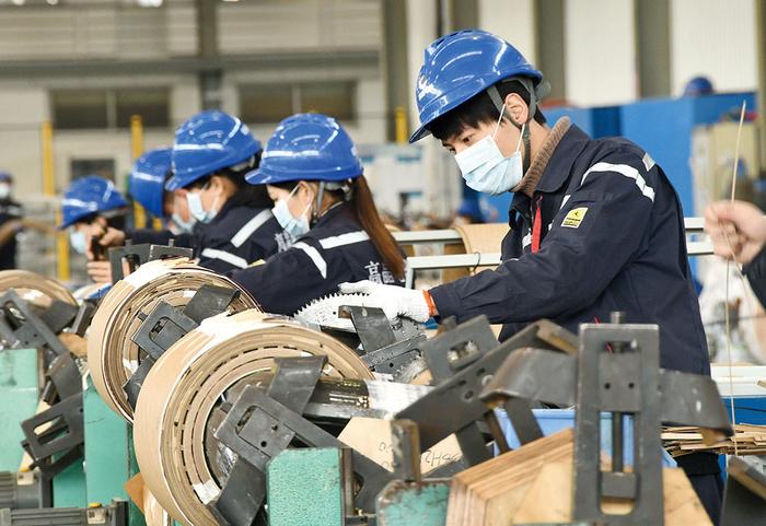 河北省邯郸市永年区的企业在做好疫情防控的前提下有序开工生产