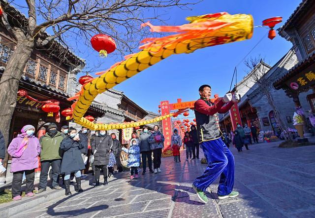 外眼看山东·央媒一周图片撷英｜齐鲁儿女热热闹闹过大年