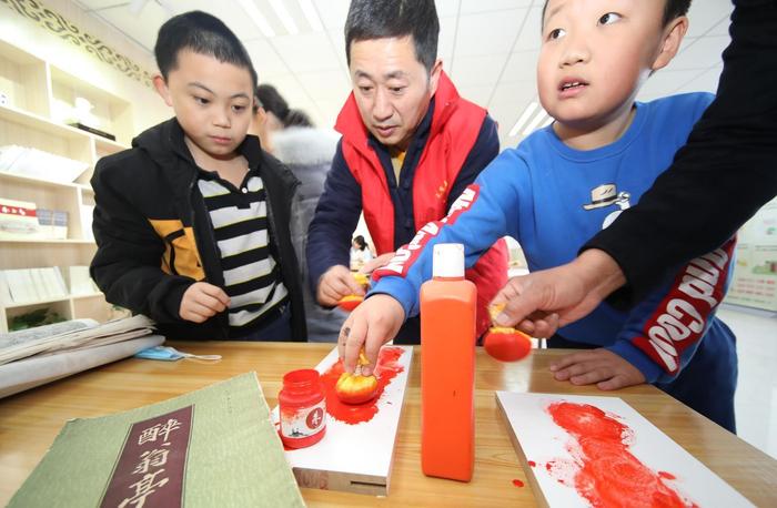 组图｜莲花灯迎元宵 生肖拓片庆新年