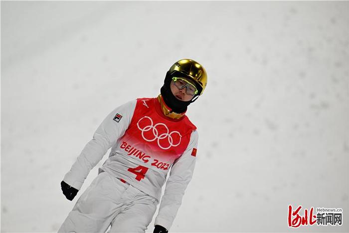 组图｜自由式滑雪空中技巧决赛在张家口云顶滑雪公园举行