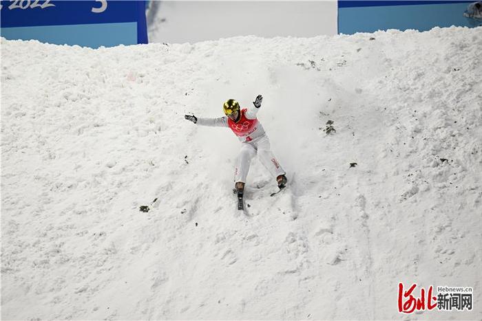 组图｜自由式滑雪空中技巧决赛在张家口云顶滑雪公园举行