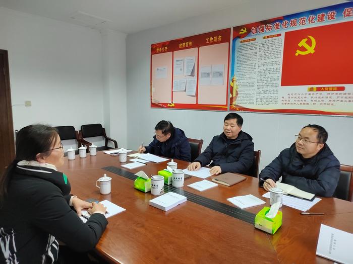 李和平在祁门县开展“新春访万企、助力解难题”活动现场办公
