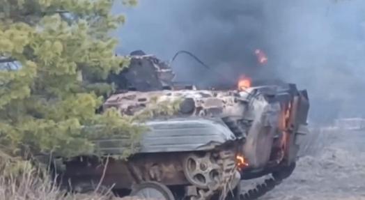 据称被击毁的乌军BMP-2步兵战车残骸 图源:俄罗斯国防部