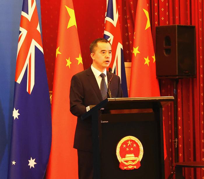 澳大利亚警察为救中国公民不幸牺牲 公安部为其颁发0001号“长城纪念章”
