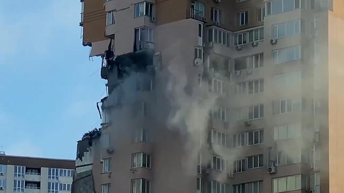 基辅一高层住宅楼被导弹袭击！俄乌局势最新信息汇总
